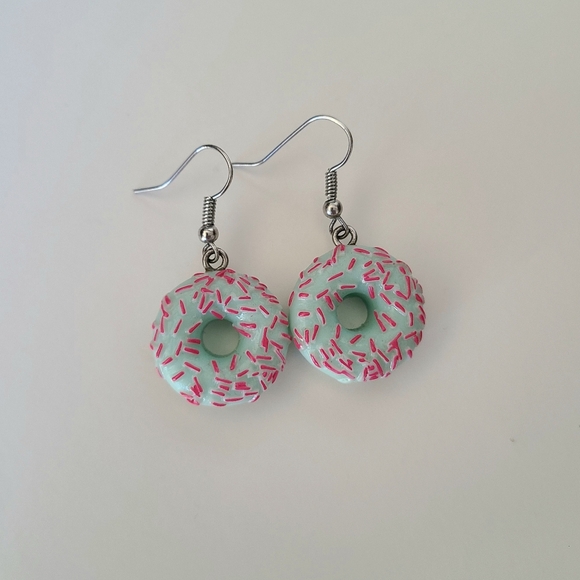 ✨2/$15-Donut Earrings - Picture 2 of 8